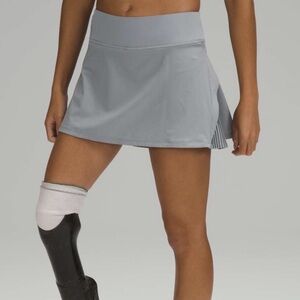 Lululemon Play Off The Pleats Mid-Rise Skirt in Rhino Grey